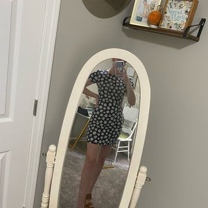 OLD NAVY daisy dress (size xs)
